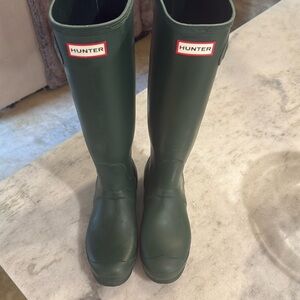 Hunter Army Green Rain Boots - Light Wear